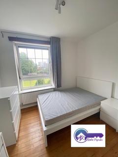 1 bedroom in a flat share to rent, London E14