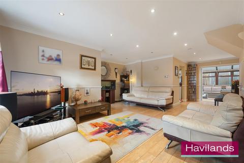 4 bedroom semi-detached house for sale, Barrowell Green, London