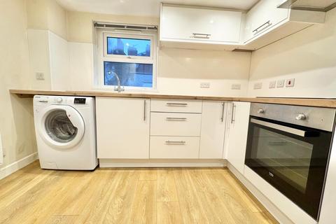 2 bedroom apartment to rent, LONDON SE5