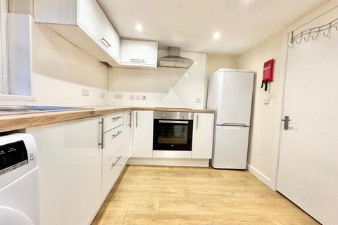 2 bedroom apartment to rent, LONDON SE5
