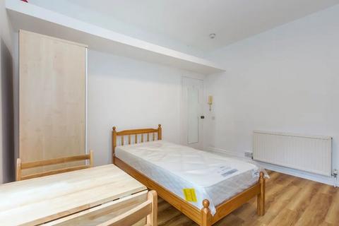 Studio to rent, Glenloch Road, Belsize Park, London  NW3