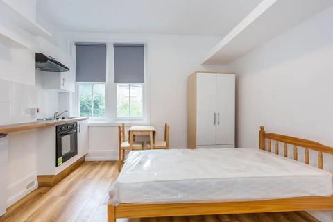 Studio to rent, Glenloch Road, Belsize Park, London  NW3