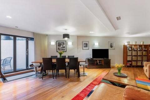 2 bedroom end of terrace house for sale, Salisbury Mews, London