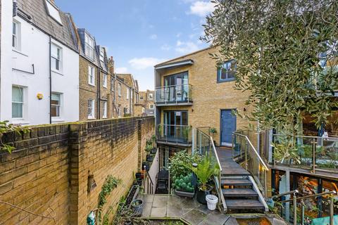2 bedroom end of terrace house for sale, Salisbury Mews, London