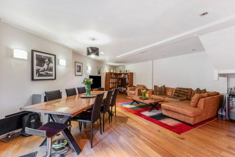 2 bedroom end of terrace house for sale, Salisbury Mews, London