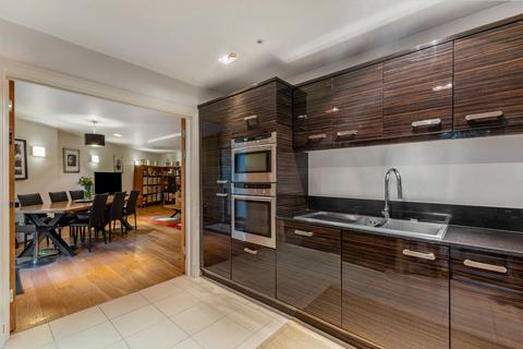 2 bedroom end of terrace house for sale, Salisbury Mews, London