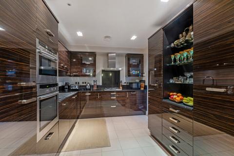 2 bedroom end of terrace house for sale, Salisbury Mews, London