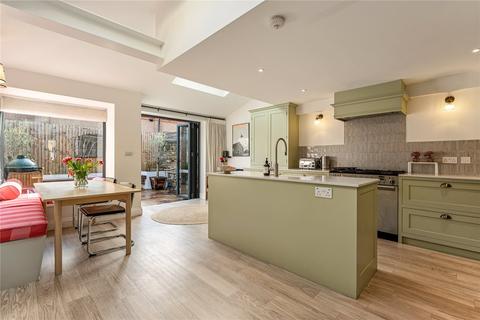 Robertson Street, SW8