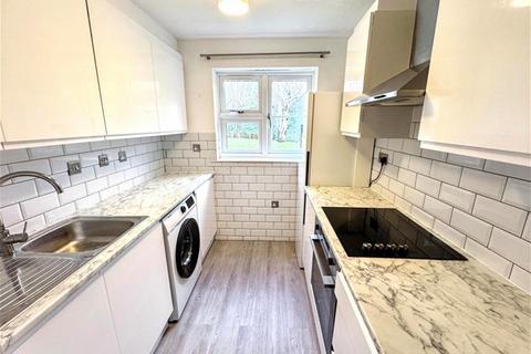 1 bedroom flat to rent, Turnstone Close, Plaistow