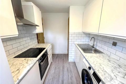 1 bedroom flat to rent, Turnstone Close, Plaistow