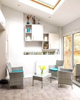 4 bedroom terraced house for sale, Lincoln Avenue, South Side, Twickenham