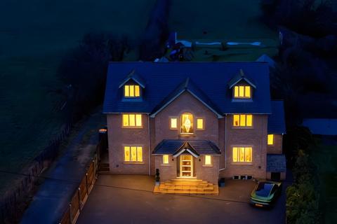 5 bedroom detached house for sale, Chequers Hill, Bedford MK44