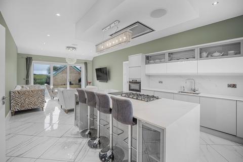 5 bedroom detached house for sale, Chequers Hill, Bedford MK44