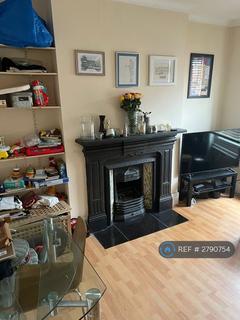 2 bedroom flat to rent, Glebe Road, London, N8