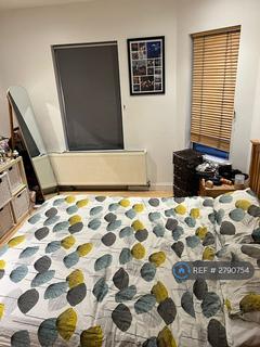 2 bedroom flat to rent, Glebe Road, London, N8