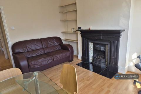 2 bedroom flat to rent, Glebe Road, London, N8