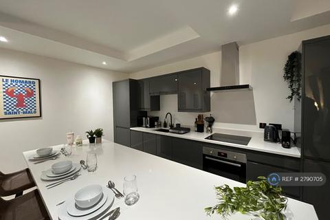 2 bedroom flat to rent, Long Row, Nottingham, NG1