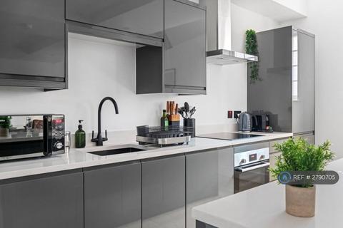 2 bedroom flat to rent, Long Row, Nottingham, NG1