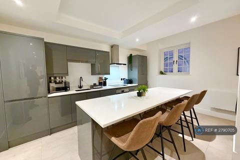 2 bedroom flat to rent, Long Row, Nottingham, NG1