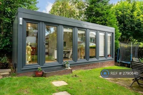 undefined, York Close, Kings Langley, WD4