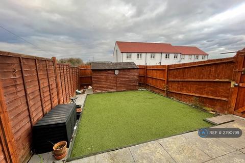 3 bedroom end of terrace house to rent, Halcrow Avenue, Dartford, DA1