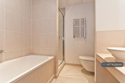 2 bedroom flat to rent, South Quay Square, London, E14