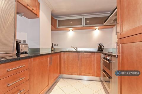 2 bedroom flat to rent, South Quay Square, London, E14