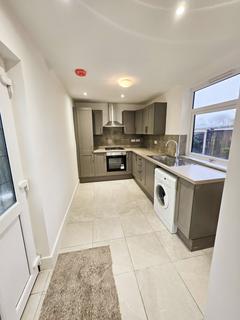 3 bedroom semi-detached house to rent, 52 Melbourne Road