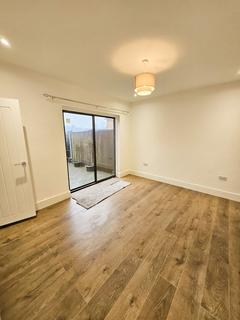 3 bedroom semi-detached house to rent, 52 Melbourne Road