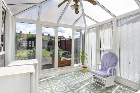 3 bedroom terraced house for sale, Appletree Avenue