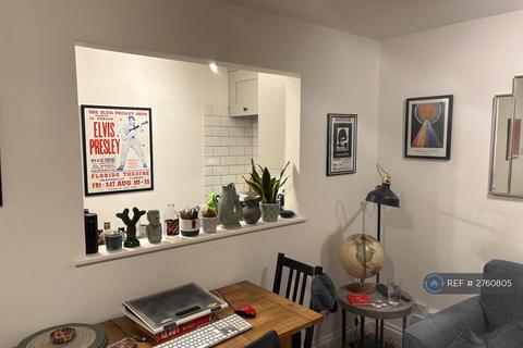 1 bedroom flat to rent, Ark Court, London, N16