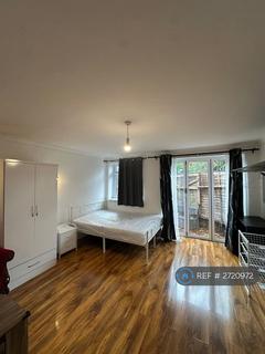 undefined, Slades Hill, Enfield, EN2