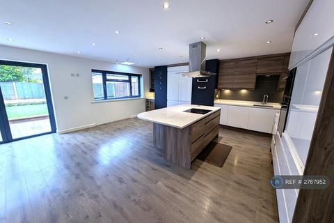 4 bedroom detached house to rent, Willow Road, Solihull, B91