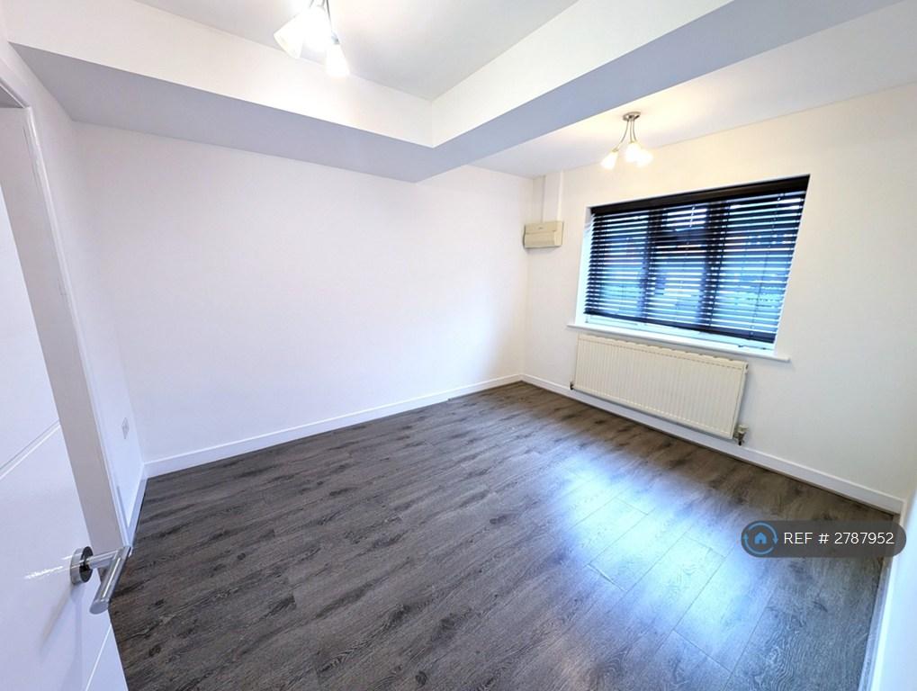 Downstairs Ensuite Bedroom
