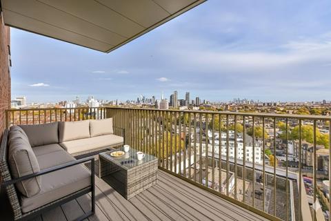 3 bedroom flat to rent, Gasholder Place, London, SE11