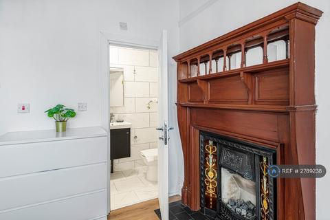 undefined, Park Avenue, Nottingham, NG3