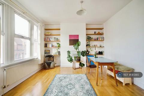 2 bedroom flat to rent, Westbury Ave, London, N22