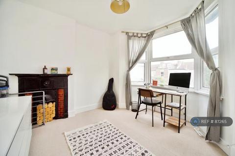2 bedroom flat to rent, Westbury Ave, London, N22
