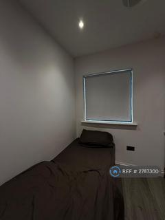 1 bedroom in a house share to rent, Greyhound Lane, London, SW16
