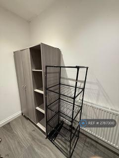 1 bedroom in a house share to rent, Greyhound Lane, London, SW16