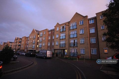 2 bedroom flat to rent, Griffin Court, Northfleet, Gravesend, DA11