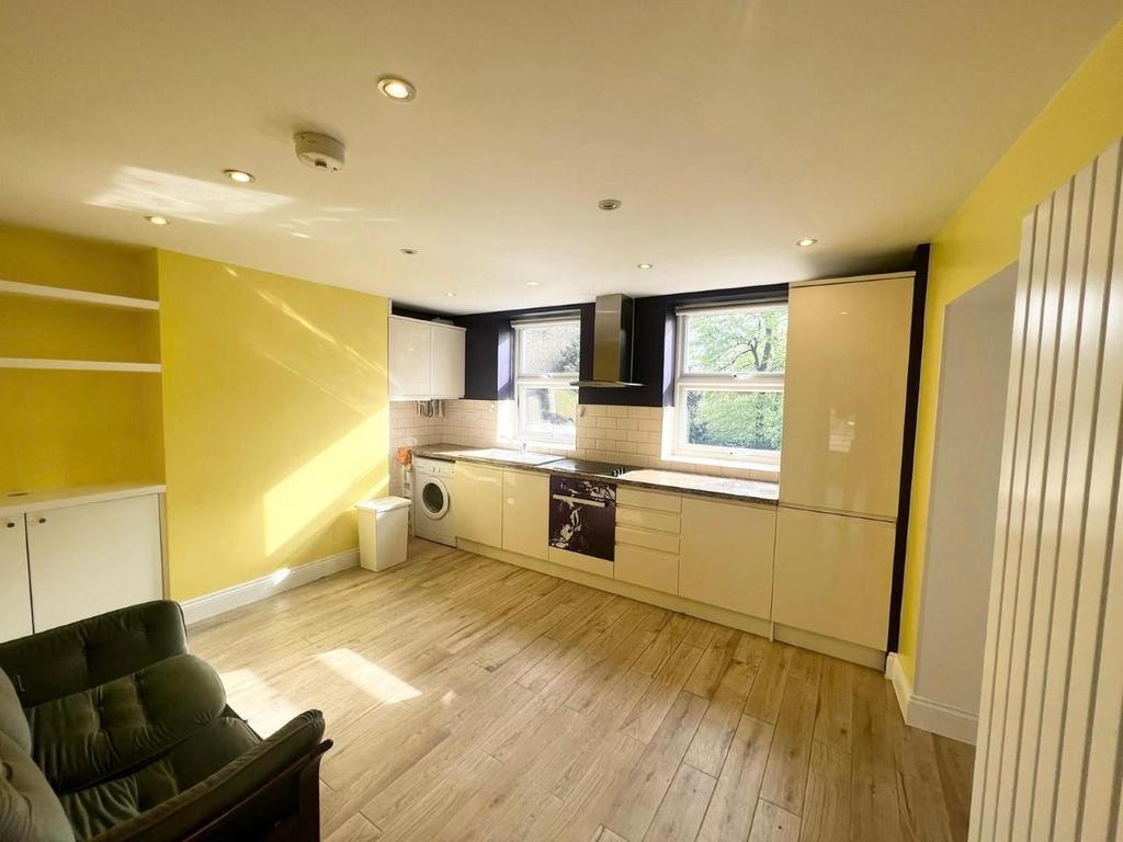 2 bed flat to rent Lewisham Way, London SE14