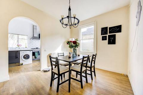 3 bedroom maisonette to rent, Danehurst Street, Munster Village, London, SW6