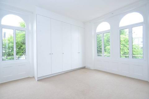 3 bedroom flat to rent, Thurlow Road, Hampstead, London, NW3