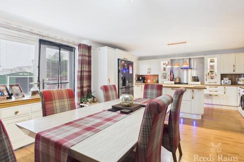 3 bedroom end of terrace house for sale, Broadstone Close, Hull HU7