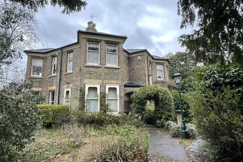 4 bedroom semi-detached house for sale, Broadway: Peterborough