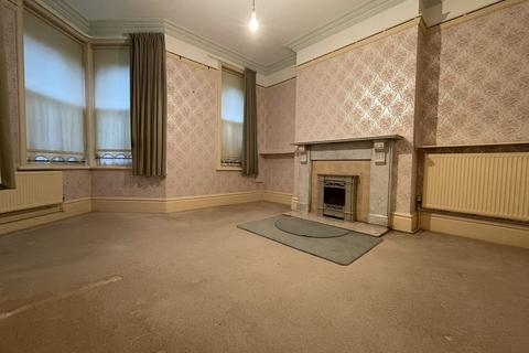 4 bedroom semi-detached house for sale, Broadway: Peterborough