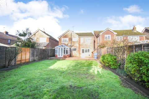 4 bedroom detached house for sale, Bell Meadow Road, Hampshire RG27