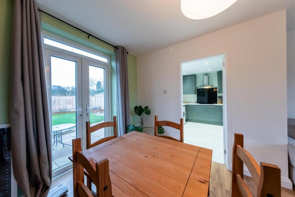 7 Chestnut Close-006.jpg