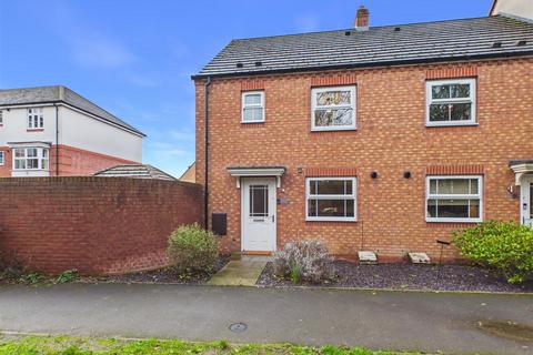3 bedroom end of terrace house for sale, Viburnum Walk, Evesham